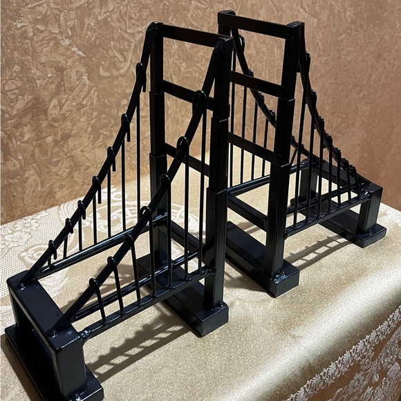 Elegant Black Bridge Bookends from Winners - Picture 3 of 6